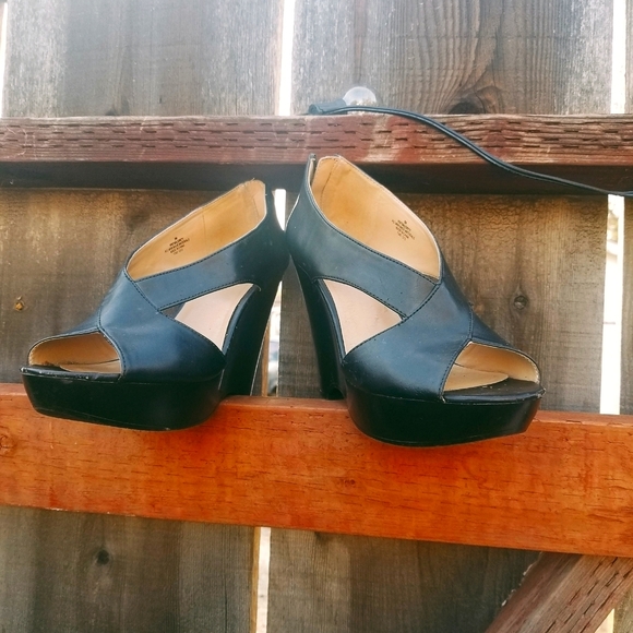 Black Vegan Wedge Heels w/Heel Zippers - Picture 3 of 11